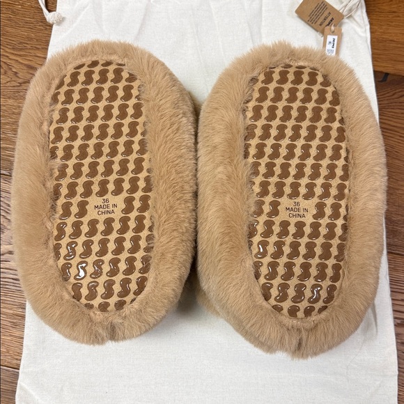 SKIMS Ivory Drawstring Pouch - Picture 6 of 9